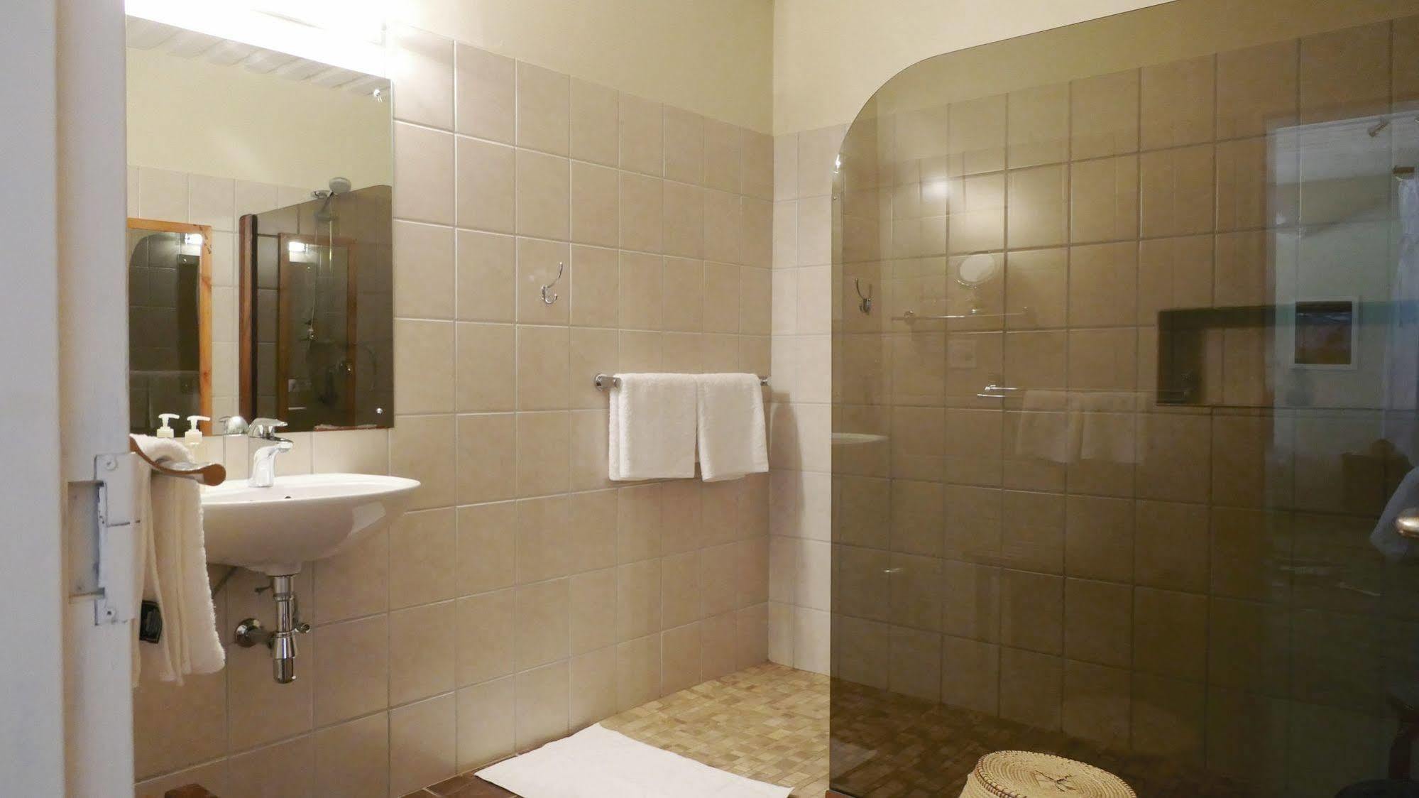 Dornhuegel Guestfarm Hotel Grootfontein Luaran gambar
